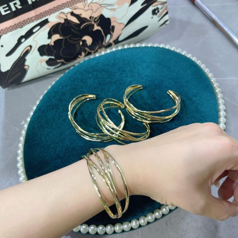 BANGLES