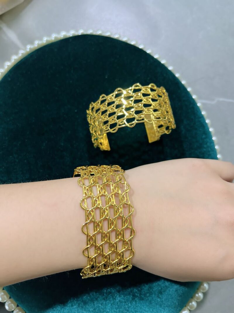 BANGLES